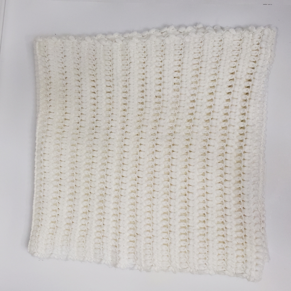 Victoria’s Secret Womens Winter White Knit Infinity Scarf Boho - Picture 4 of 6